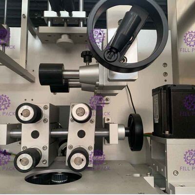 Panasonic 운전사를 가진 두 배 모는 4개의 잎에 의하여 설치되는 병 레테르를 붙이는 기계