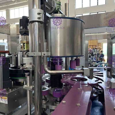 OPP 고속을 가진 뜨거운 접착제 용해 물병 라벨 붙이는 사람/레테르를 붙이는 도포구