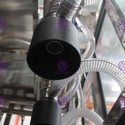 채우는 모자를 씌우는 장비/식물/기계/체계/선을 헹구는 물통/배럴/갤런 병에 넣은 물