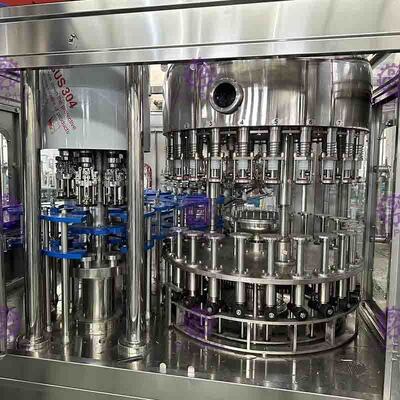 CIP 청소 머리를 가진 10000BPH 비 탄산 플라스틱 물 병 채우게