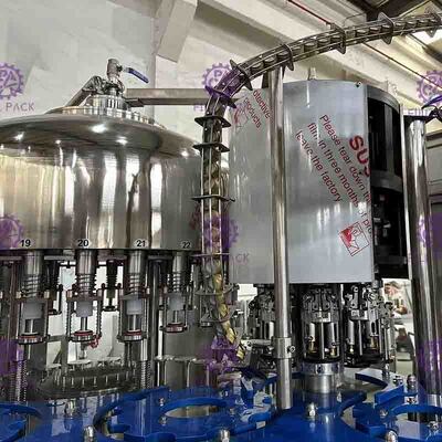 CIP 청소 머리를 가진 10000BPH 비 탄산 플라스틱 물 병 채우게