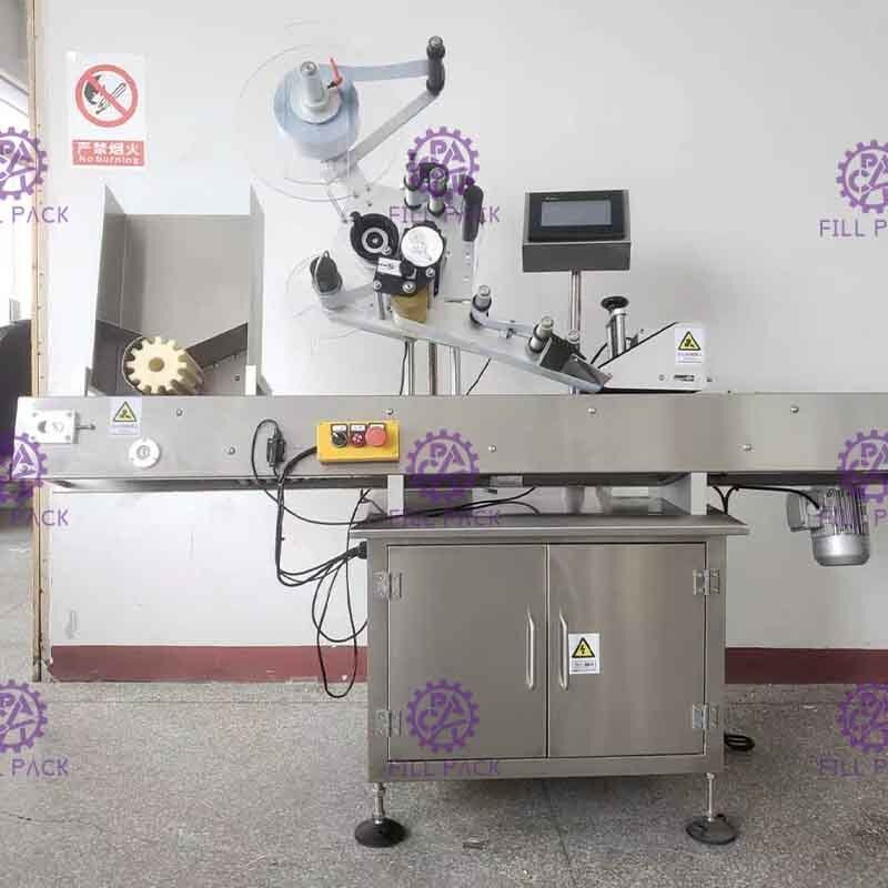 판지 상자는 레테르를 붙이/라벨 붙이는 사람 기계/장비/선/식물/체계/단위를 자루에 넣을 수 있습니다